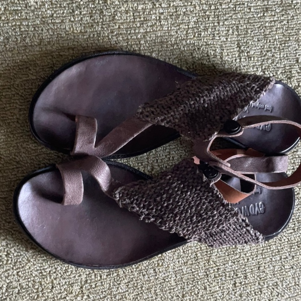 CYDWOQ “Dive” sandal size 40 (9.5-10)